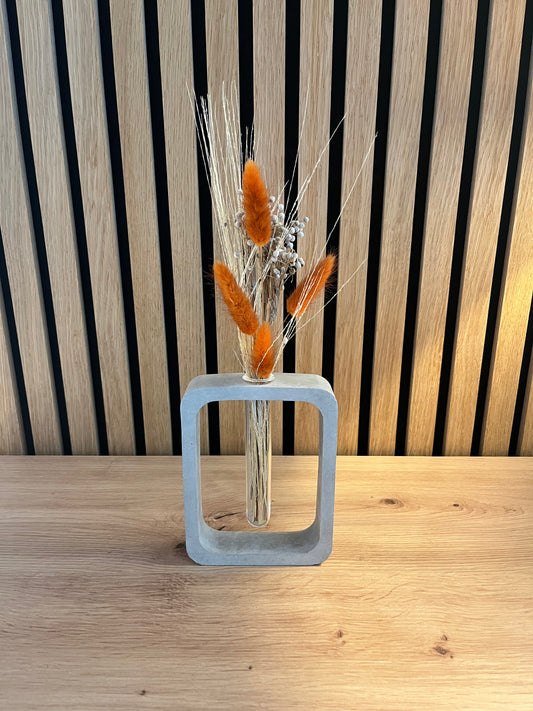 Betonhalter mit Acrylrohr