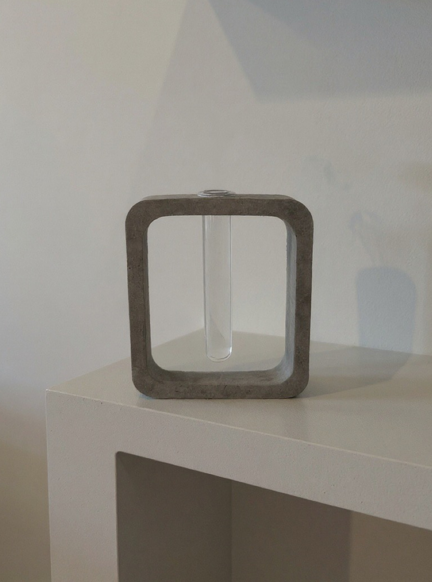 Betonhalter mit Acrylrohr