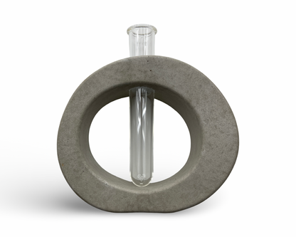 Ovaler Betonhalter mit Acrylrohr