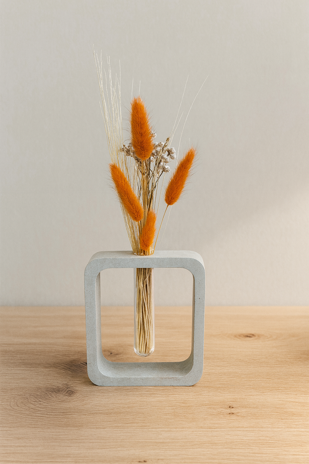 Betonhalter mit Acrylrohr